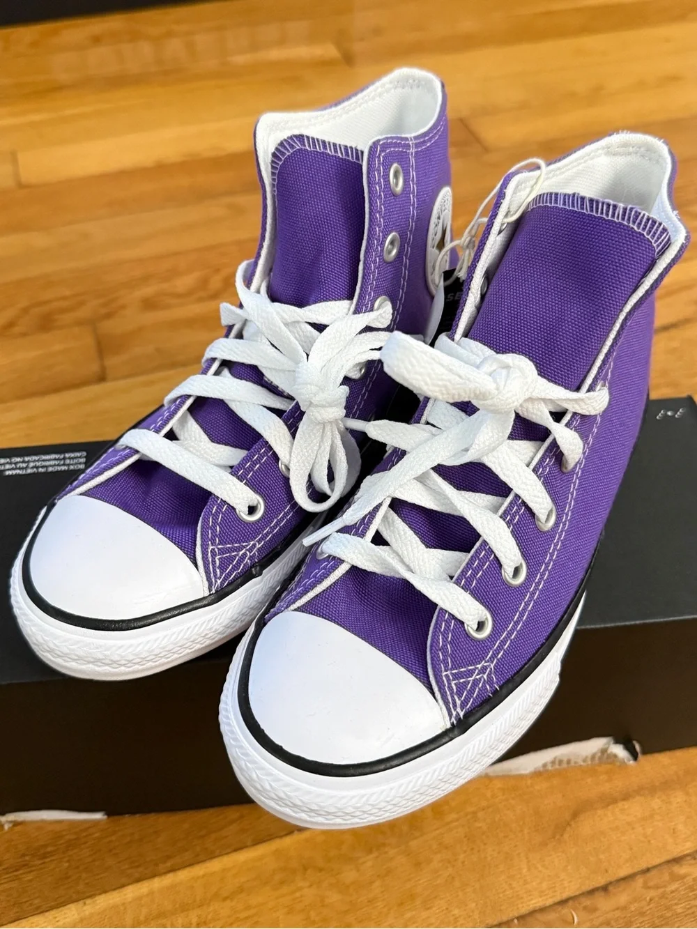 Converse CTAS Purple Sneaker Unisex Kids Canvas High Top Size 2 337833F